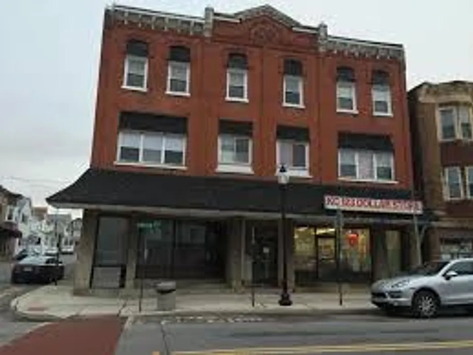 600 Centre St #602