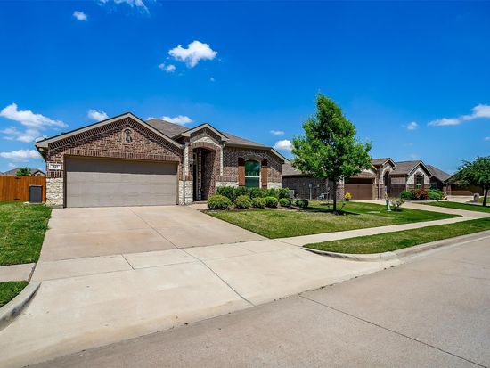 421 Blaze Ct, Burleson, TX 76028