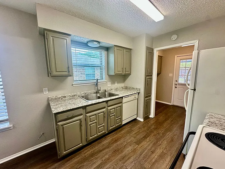 934 Cottonwood Trl — Photo 6