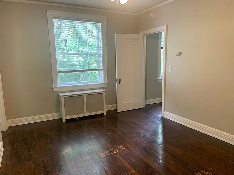 Winburn Court Apartments — Photo 9