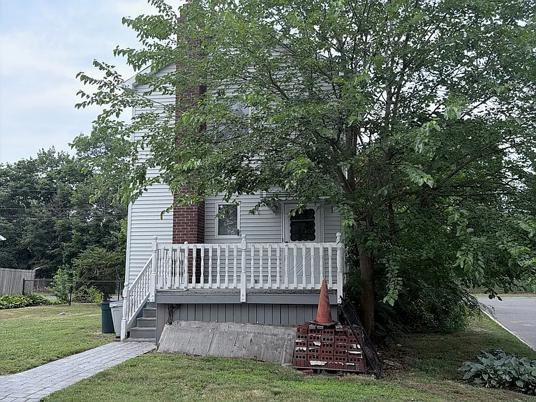 34 Parkside Dr — Photo 2