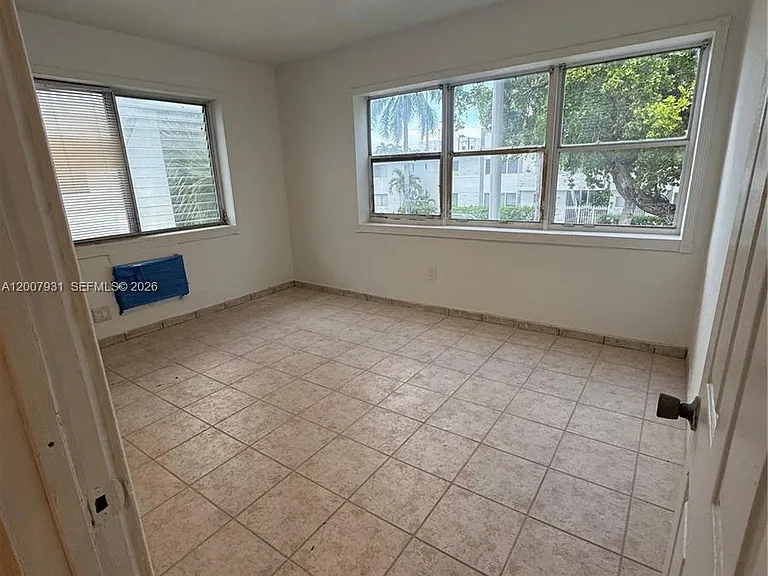 7300 Harding Ave #21 — Photo 4