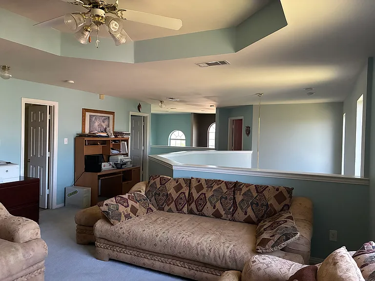 1004 Stanford Ln — Photo 17