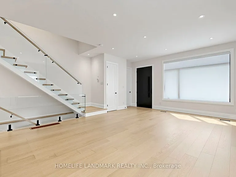 750 Glengrove Ave W #B — Photo 6
