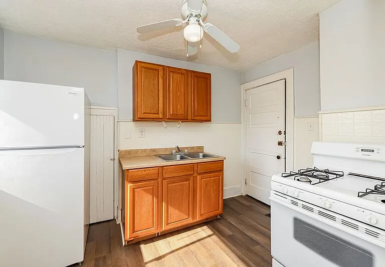 4009 E 3rd St #3 — Photo 7