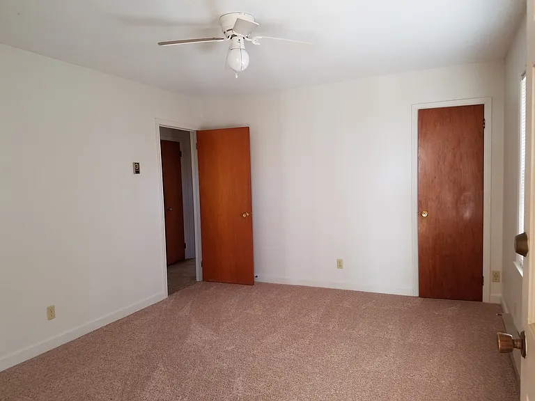 510 N Townville St — Photo 4