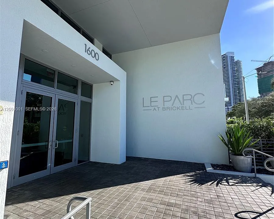 1600 SW 1st Ave #605