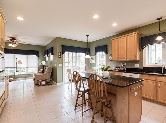 4th image of 13197 Burr Oak Ct