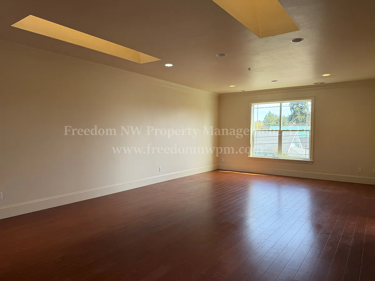 Building Photo - 701 Marsh Ave #2C