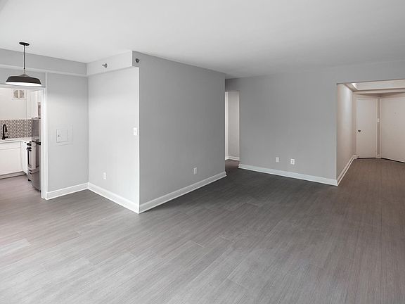 4th image of 1500 Arlington Blvd #220