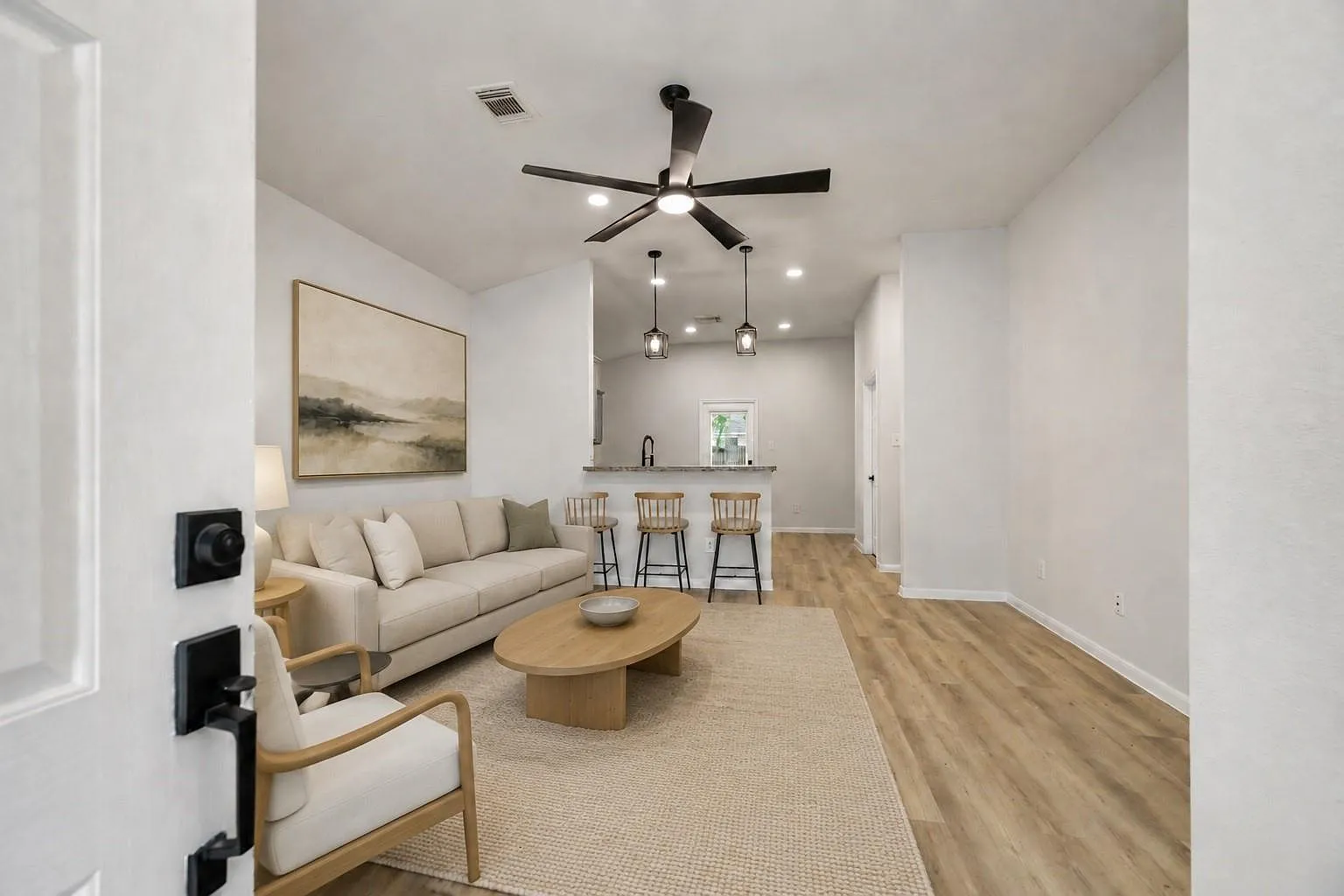 3 bed, 2.0 bath, 1060 sqft, $1,800 — Photo 2
