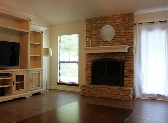 3rd image of 1401 Creekview Dr
