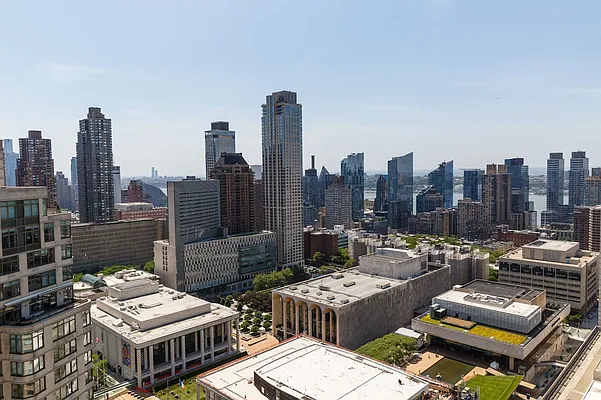 Rented by Greystar | media 21