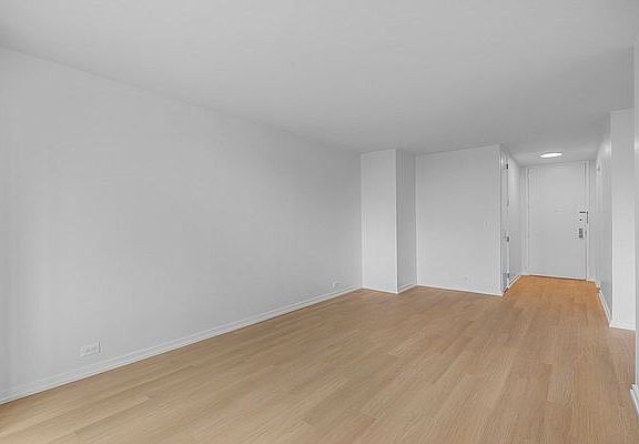 3rd image of 124 W 60th St APT 15G