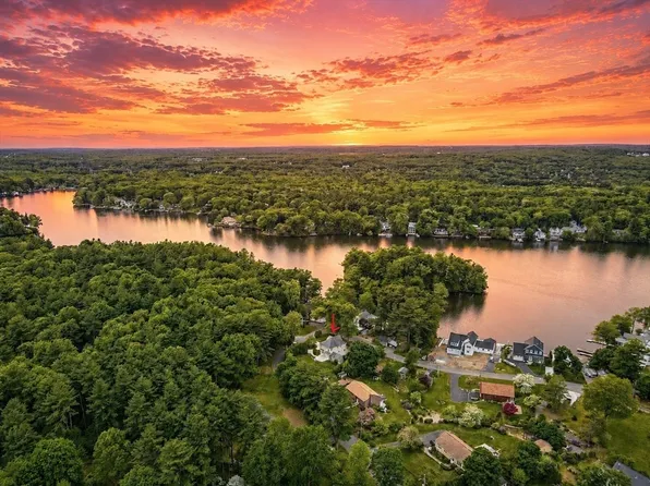 100 Lakeview Ave, Mansfield, MA 02048