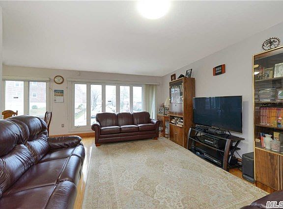 4th image of 147-23 29 Avenue