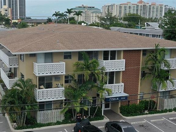 4th image of 3220 NE Bayview Dr #102