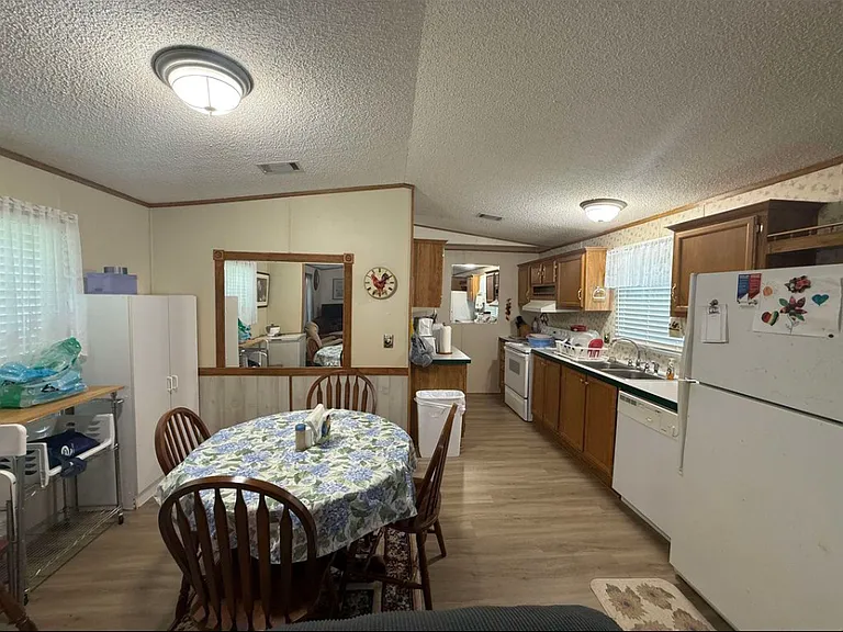 6044 Perry Ln — Photo 3