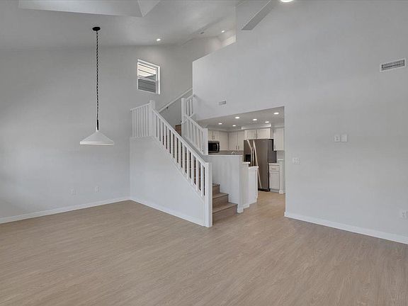 5th image of 47 Beach Dr