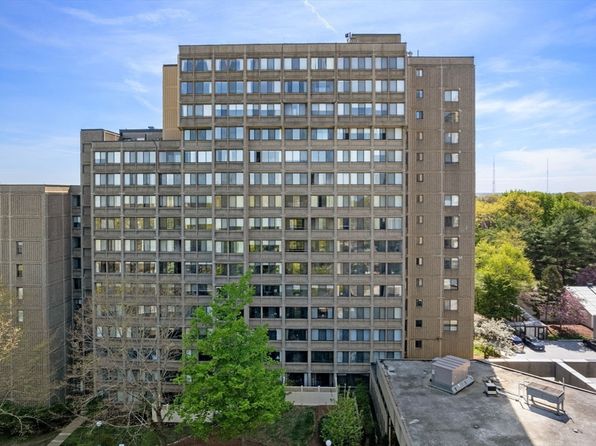 250 Hammond Pond Pkwy APT 701S, Newton, MA 02467