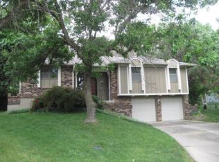 15924 W Brougham Ct, Olathe, KS 66062