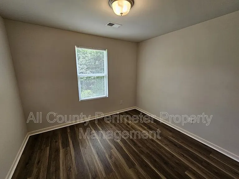 316 Freeman Cir — Photo 9