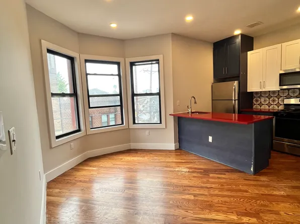 739 Garfield Avenue image 4 of 14