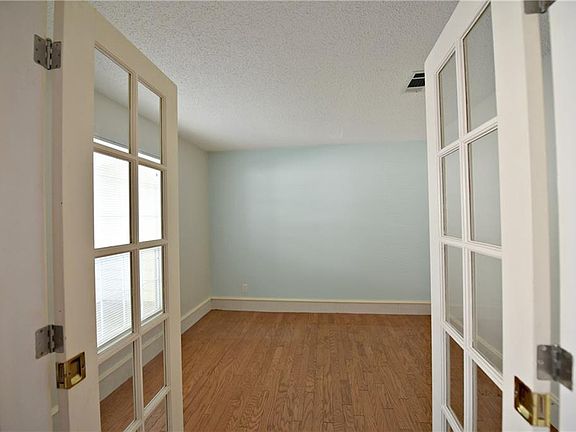 4th image of 12108 Grey Rock Ln