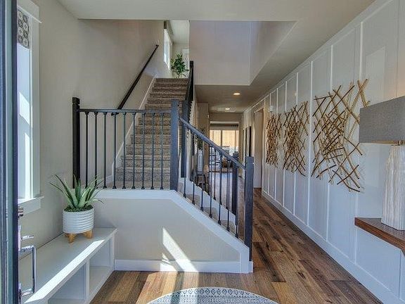 Pictures of model home and are for illustrational purposes only. Actual plans and specs may vary. Some features shown are considered upgrades. 