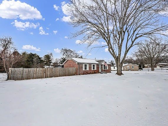 4th image of 2421 Pendleton Dr