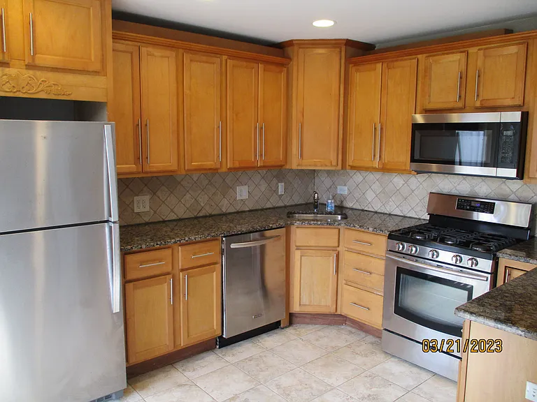 32 N Victoria Ln — Photo 4
