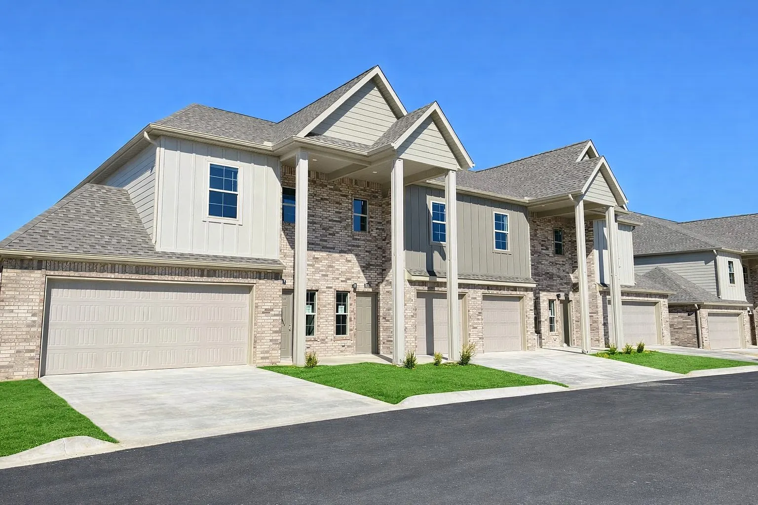3 bed, 2.5 bath, 1370 sqft, $1,550 — Photo 1