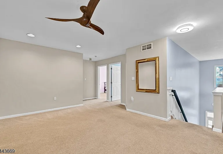 10 Stevens Ln — Photo 16
