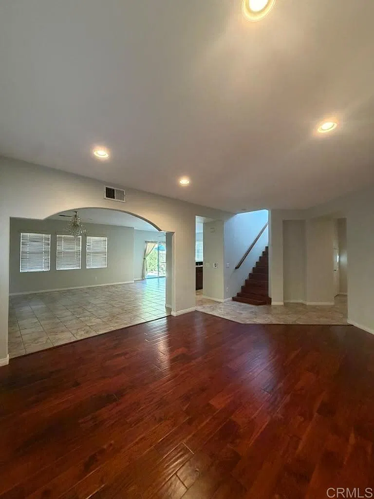 4 bed, 2.5 bath, 2384 sqft, $5,400 — Photo 2