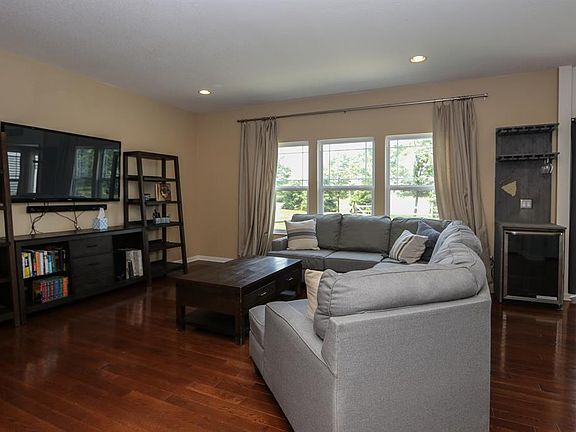 4th image of 1589 Black Wolf Dr