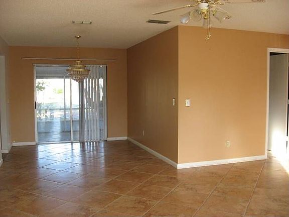 Living/dining room