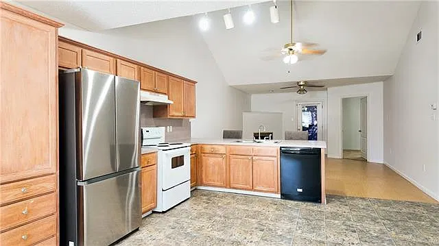14267 Woodlands Dr — Photo 3