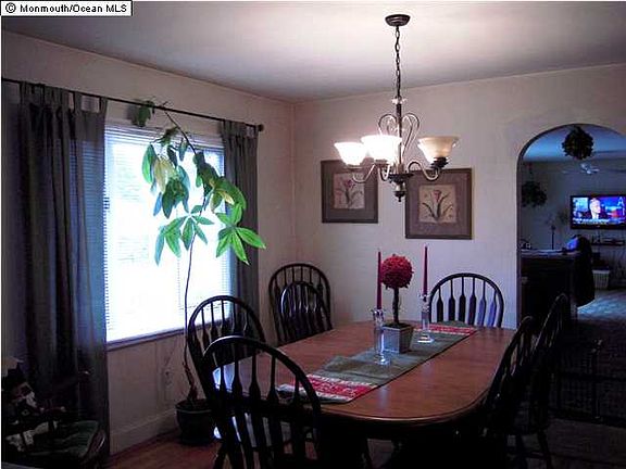 4th image of 776 Williamsburg Dr