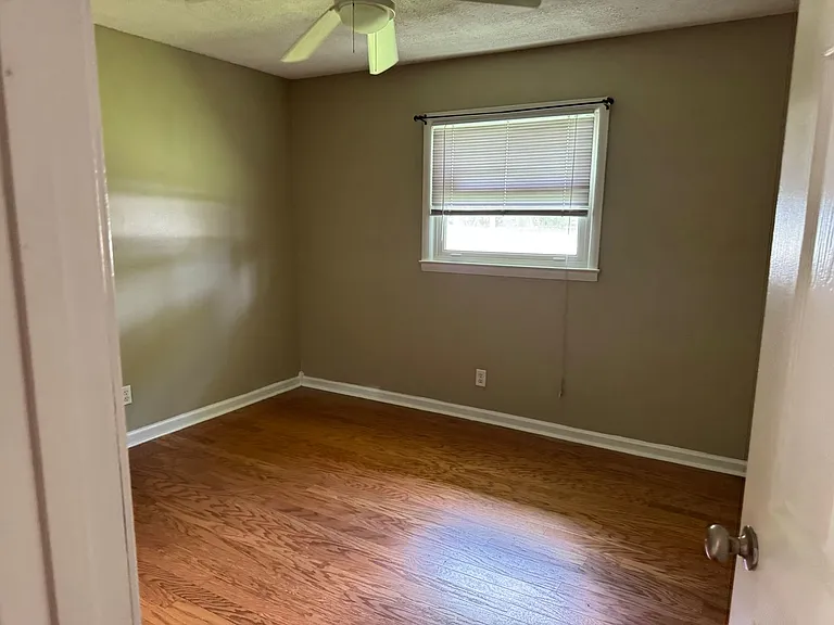 121 Herty Dr — Photo 5