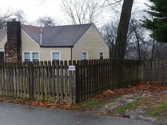 3rd image of 130 Alden Ave