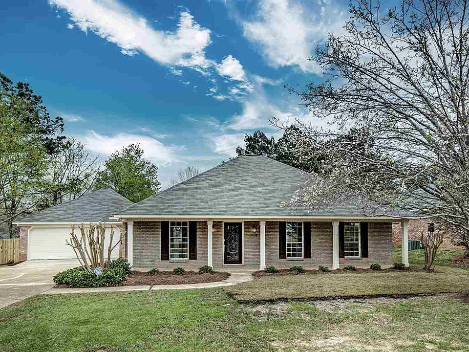 2nd image of 306 Arlington Cir