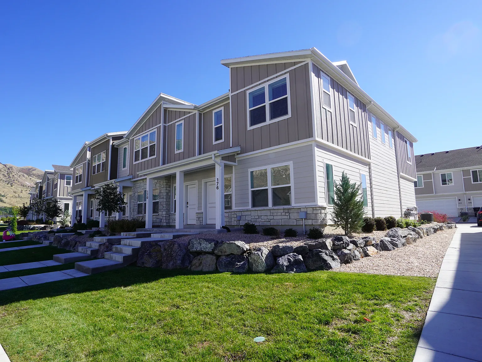 Beautiful townhome @176w 925n Brigham City — Photo 2
