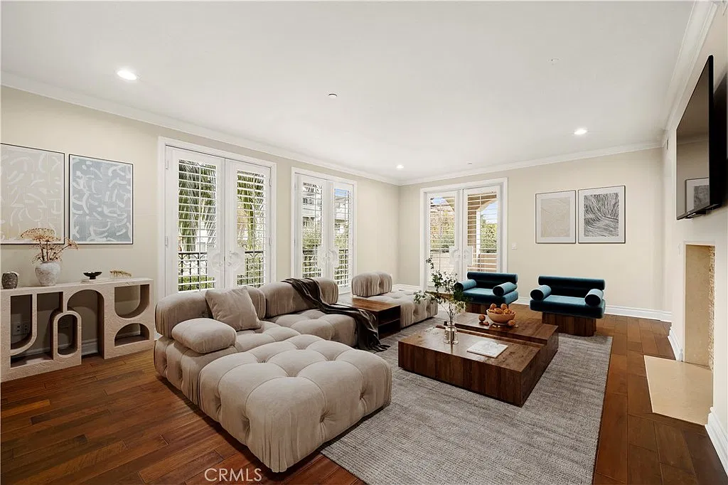 3 bed, 2000 sqft, $6,000 — Photo 2