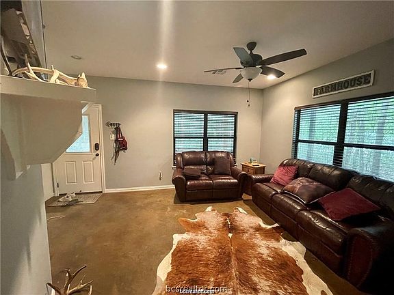 3rd image of 11357 Oak Lake Rd