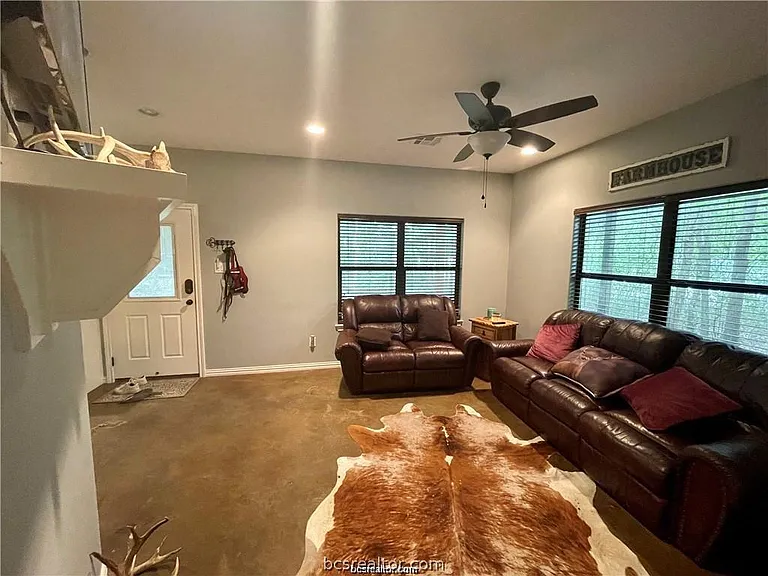 11357 Oak Lake Rd — Photo 3