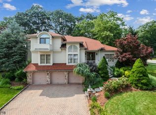 32 Dykers Farm Rd, North Haledon, NJ 07508