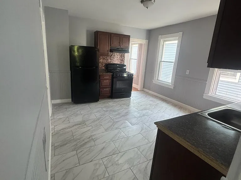 1079 Kossuth St #2 — Photo 4
