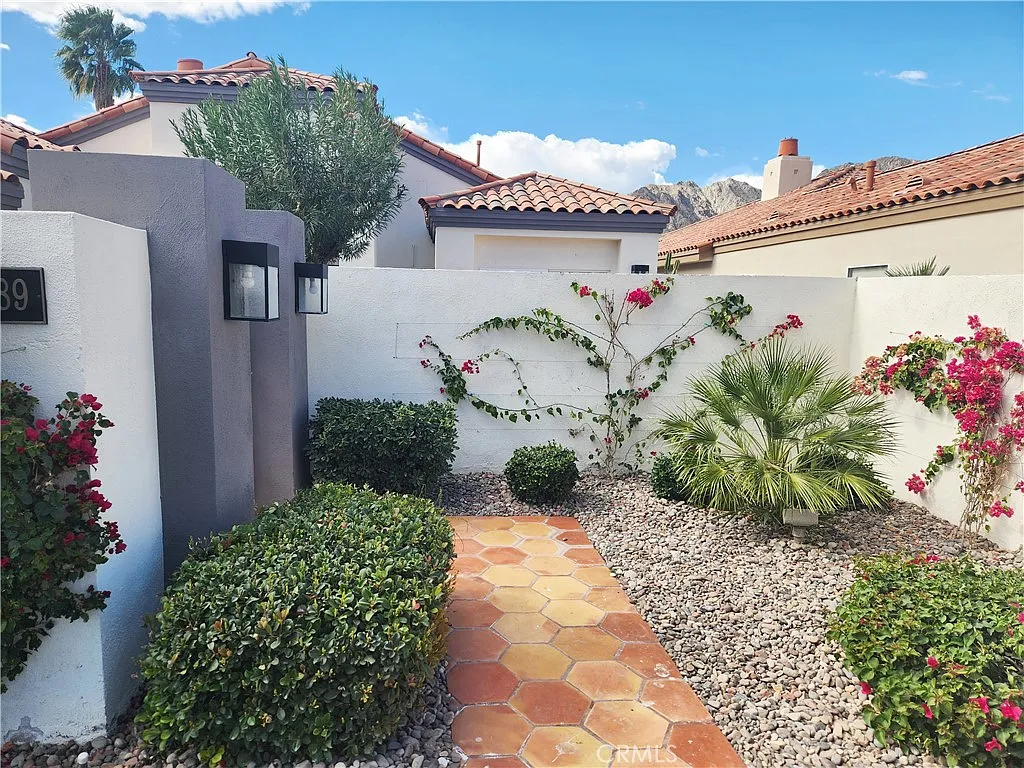 3 bed, 3.5 bath, 2353 sqft, $13,000 — Photo 3