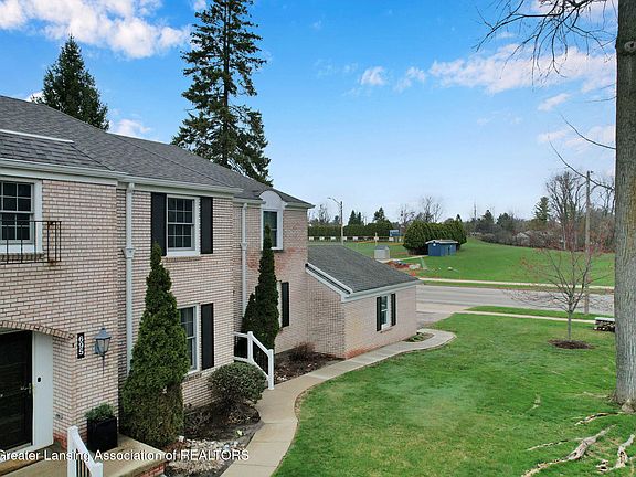 3rd image of 695 Jaywood Dr