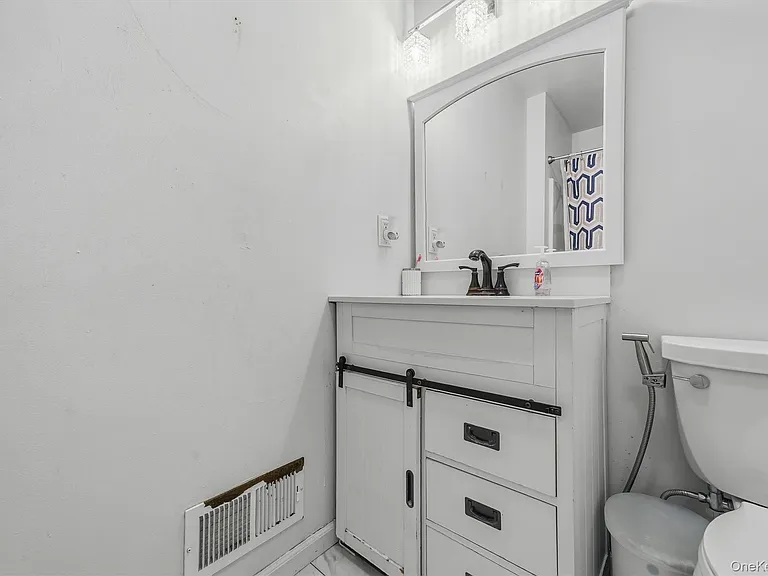 35 Helene Rd — Photo 18